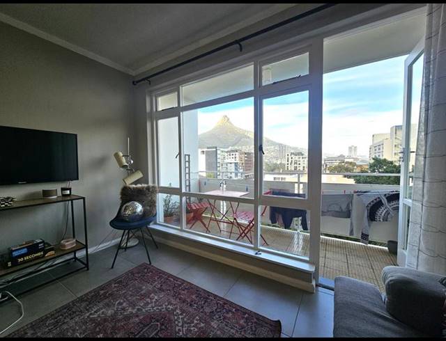 2 BEDROOM APARTMENT FOR SALE IN SEA POINT
